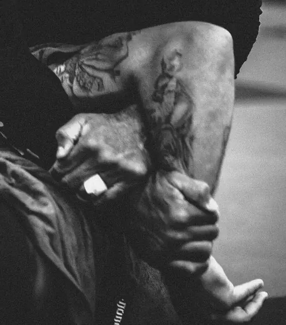 Two grips locked in grappling